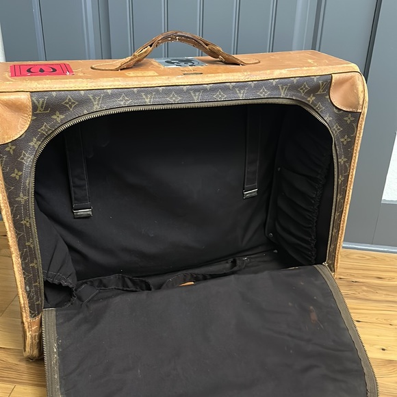 Louis Vuitton Luggage - Picture 4 of 9